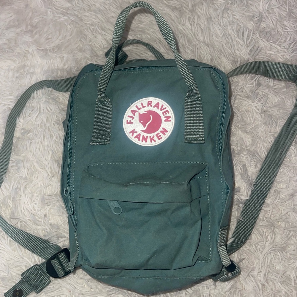 Fjall Raven Kanken Mini Backpack